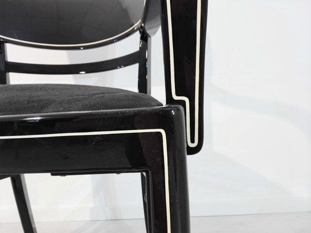 Schwarzer Art Deco Stuhl mit feinen Details