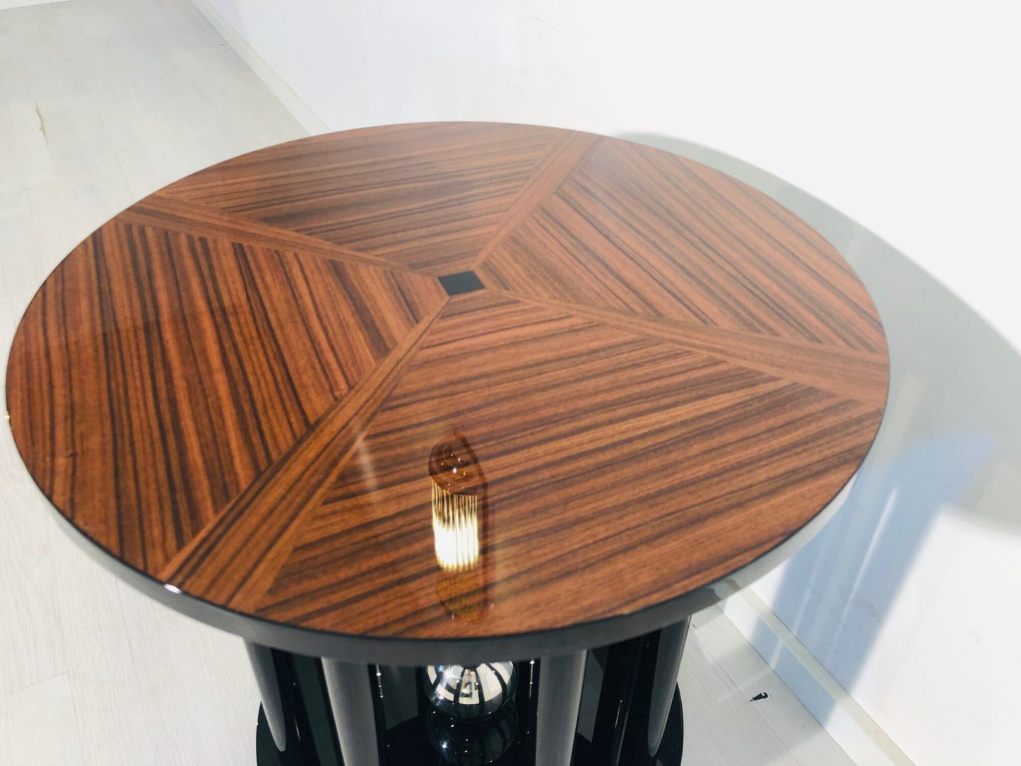 Art Deco Beistelltisch mit Säulenfuß und Kirschholz