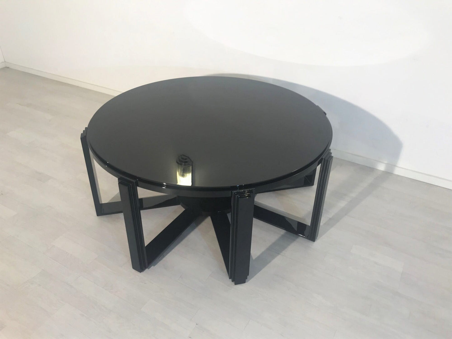 Art Deco inspirierter Couchtisch oder Beistelltisch in Hochglanz Schwarz
