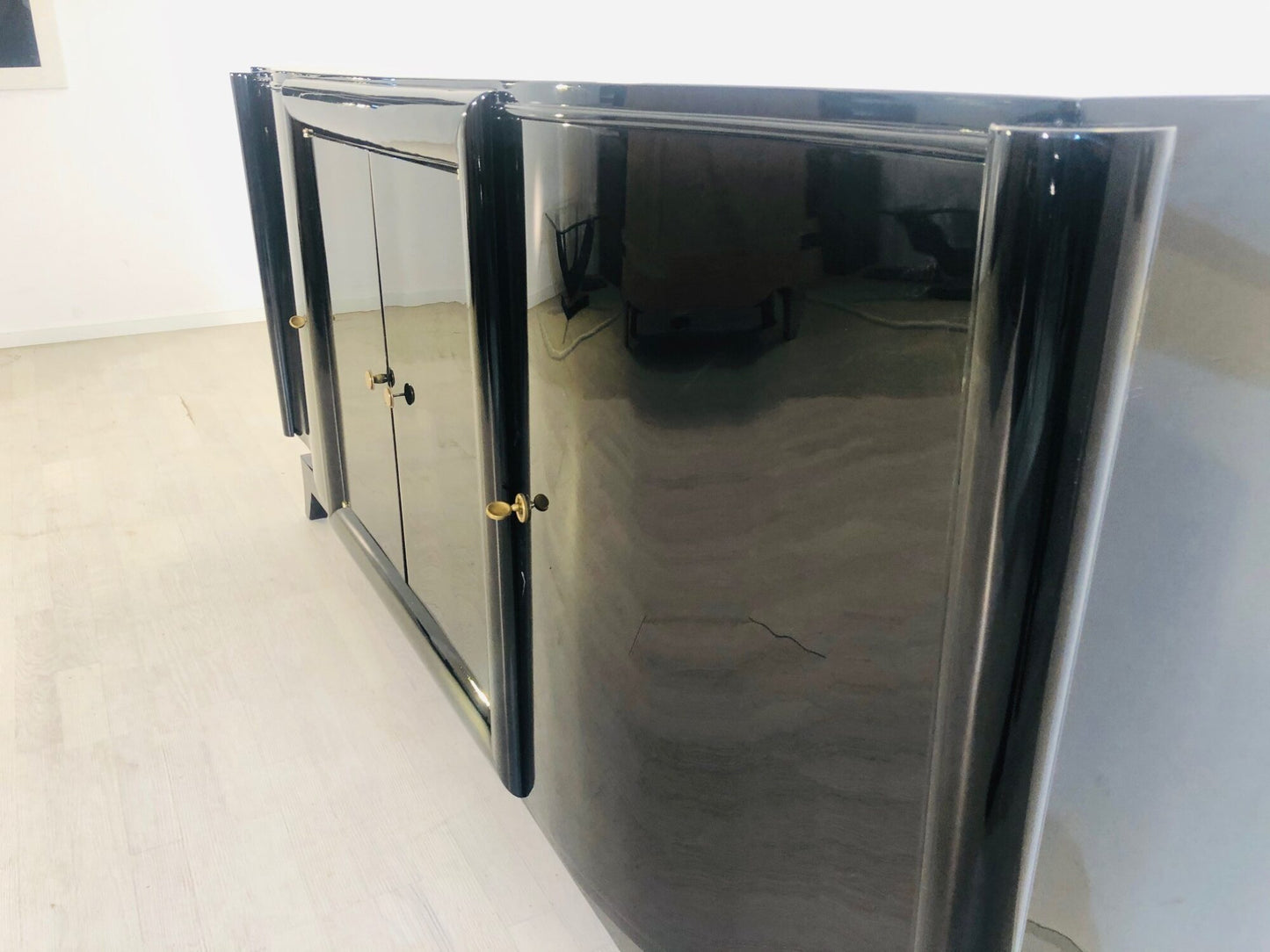 Klassisches 1920er Art Deco Sideboard mit Serpentinen-Türen