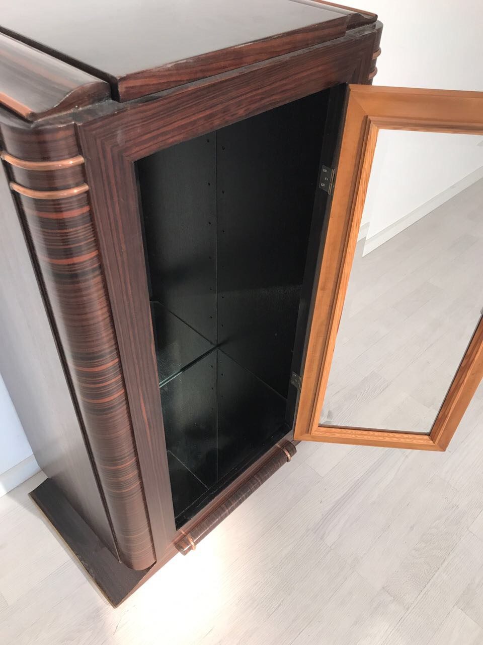 Kleine Art Deco Vitrine aus Makassar-Holz