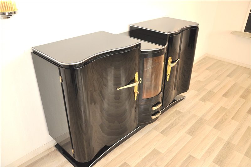 Art-Deco-Turm-Sideboard mit Messinggriffen