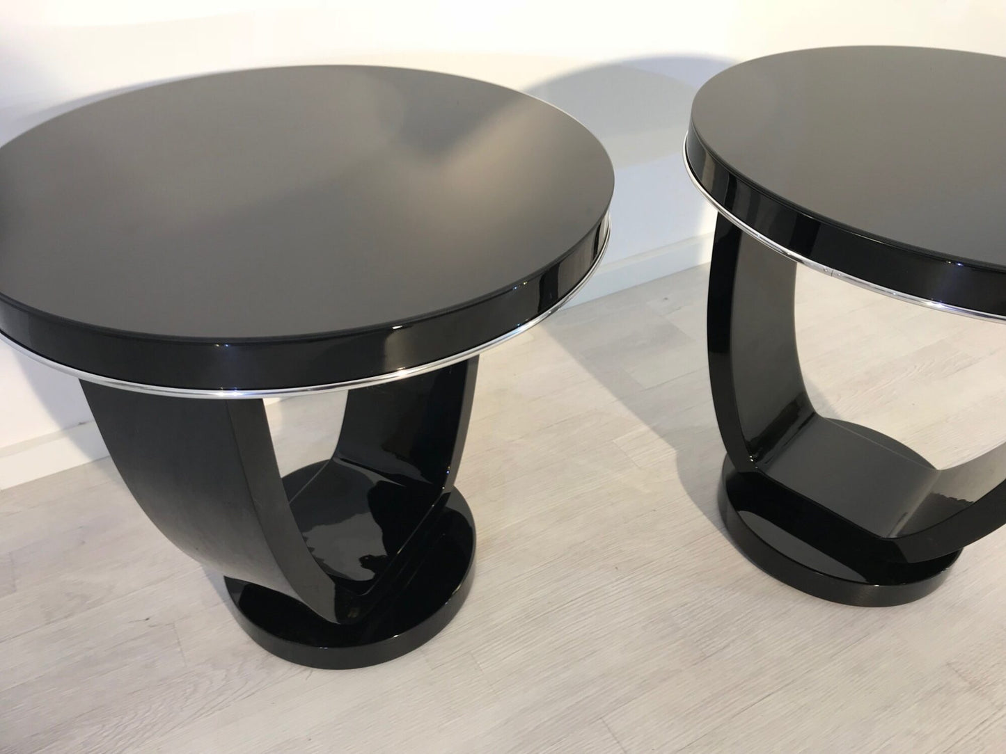 Schwarze Art Deco Beistelltische