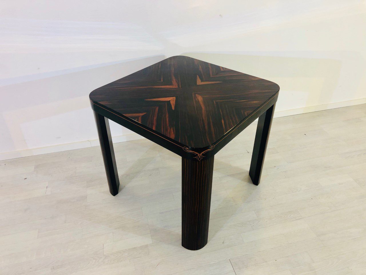 Art Deco Kaffeetisch Beistelltisch aus Makassarholz