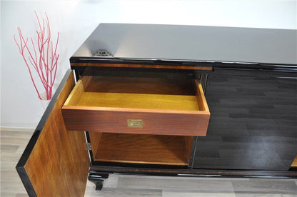 Schlichtes Sideboard mit tollen Füßen