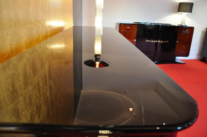 Sideboard im Art-Deco-Design mit glänzender Innenausstattung