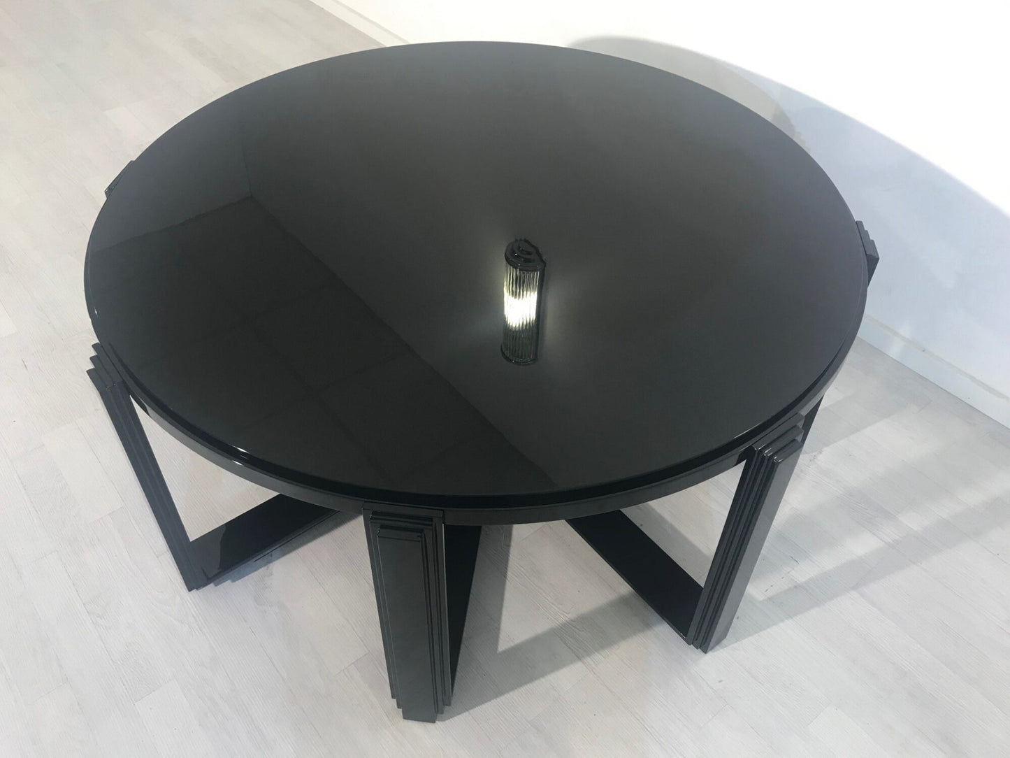 Art Deco inspirierter Couchtisch oder Beistelltisch in Hochglanz Schwarz