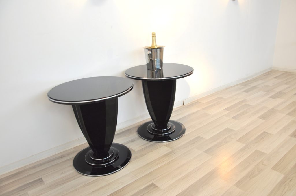 Paar Beistelltische im Art-Deco-Stil mit Klavierlackierung
