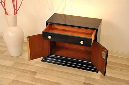 Zierlicher Art Deco Barschrank