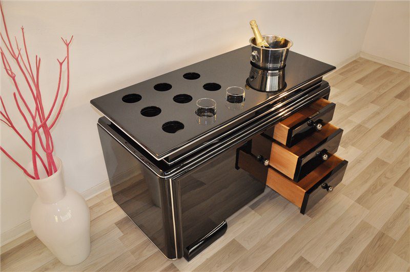Einzigartiges Sideboard mit Whiskeybaraufsatz