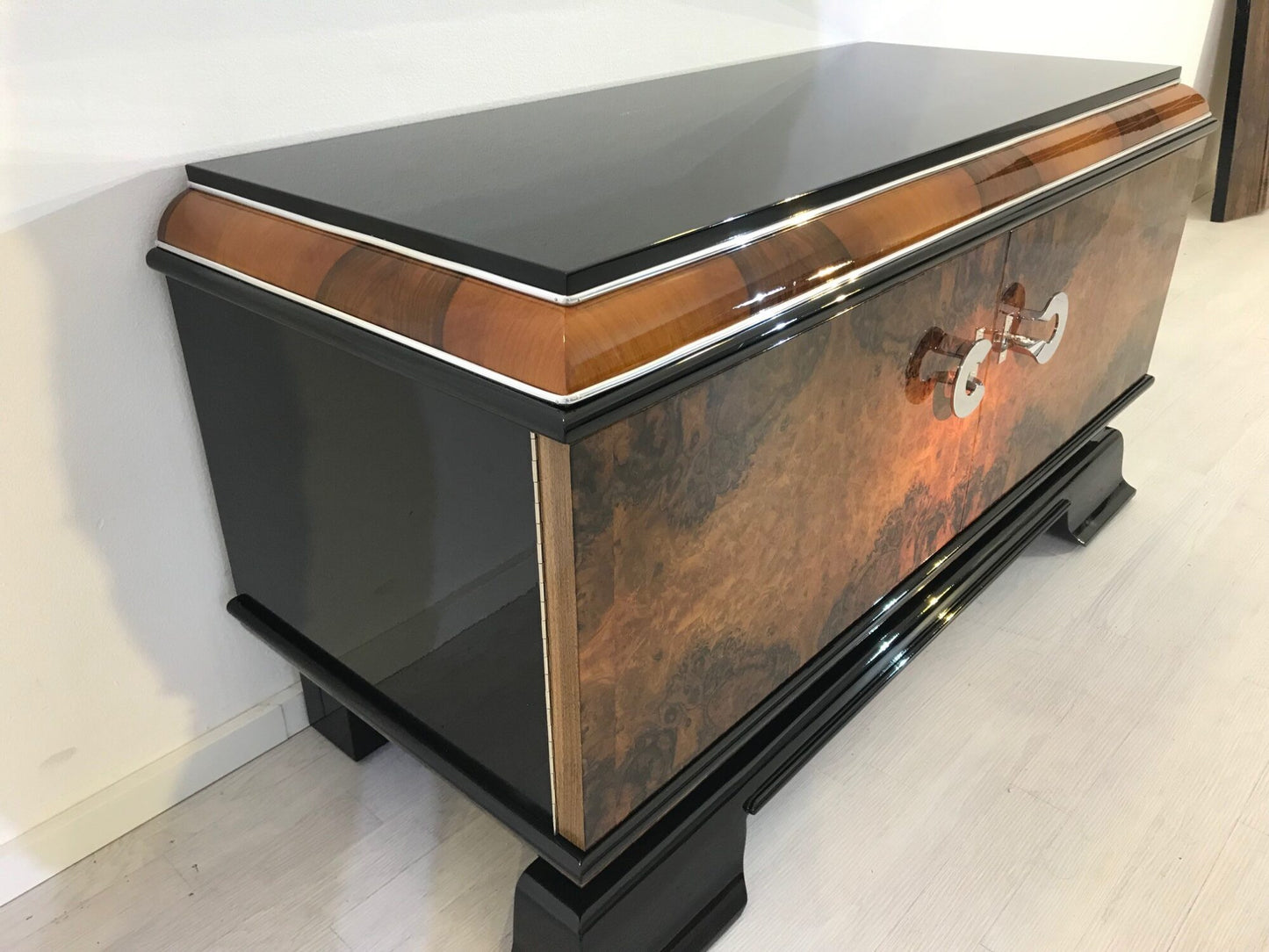 Kleines Art-Deco-Lowboard