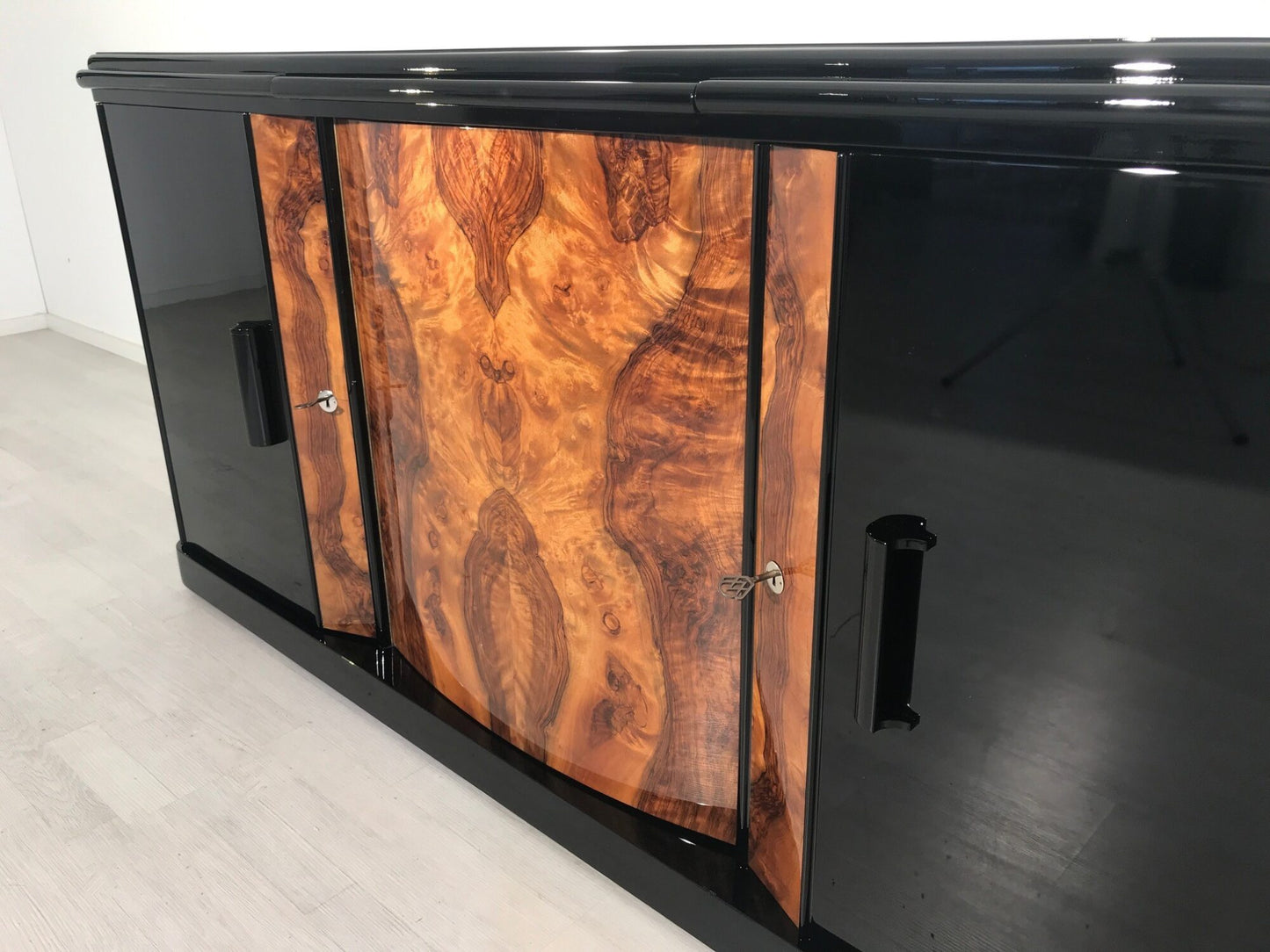 Walnuss Wurzelholz Sideboard aus Frankreich 1930er Jahre
