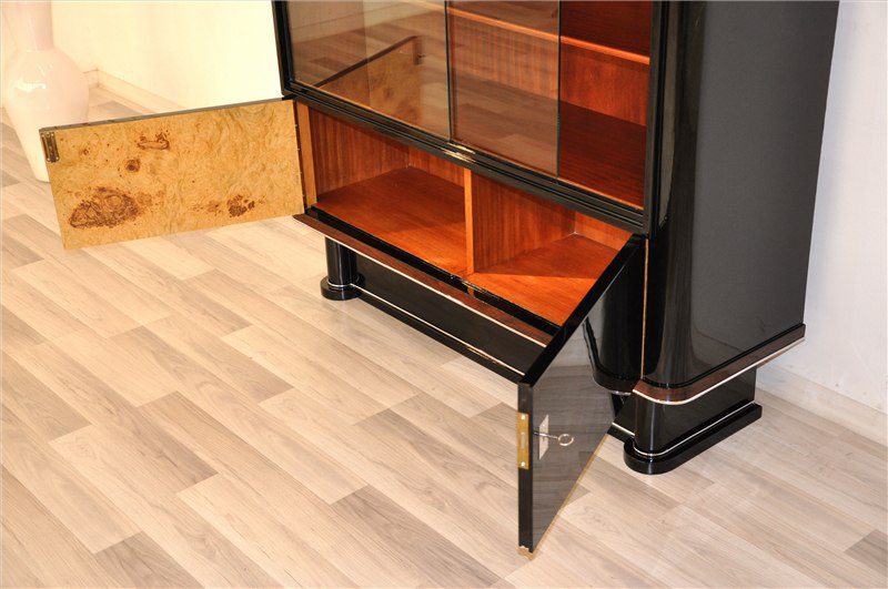 Art Deco Vitrine mit viel Stauraum