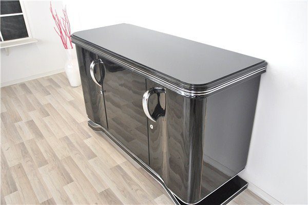 Klassisches Art Deco Sideboard mit Chrombeschlägen
