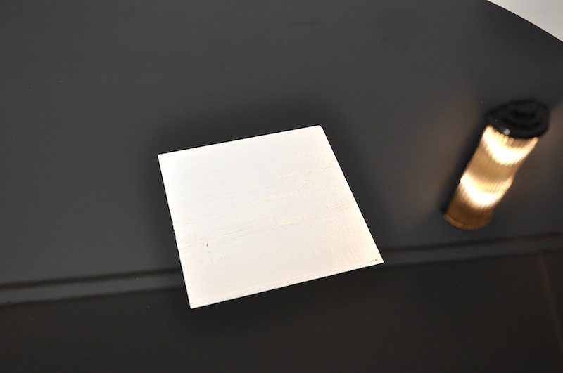 Art Deco Kronen Beistelltisch mit Metall Applikationen