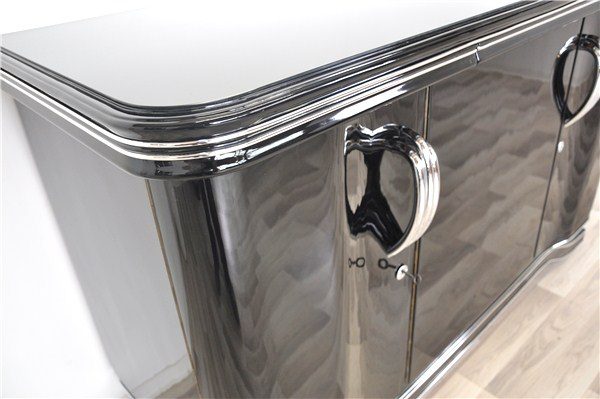 Klassisches Art Deco Sideboard mit Chrombeschlägen