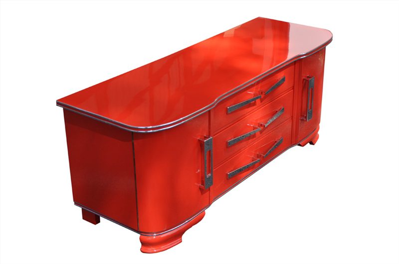Leuchtend rote Art-Deco-Kommode