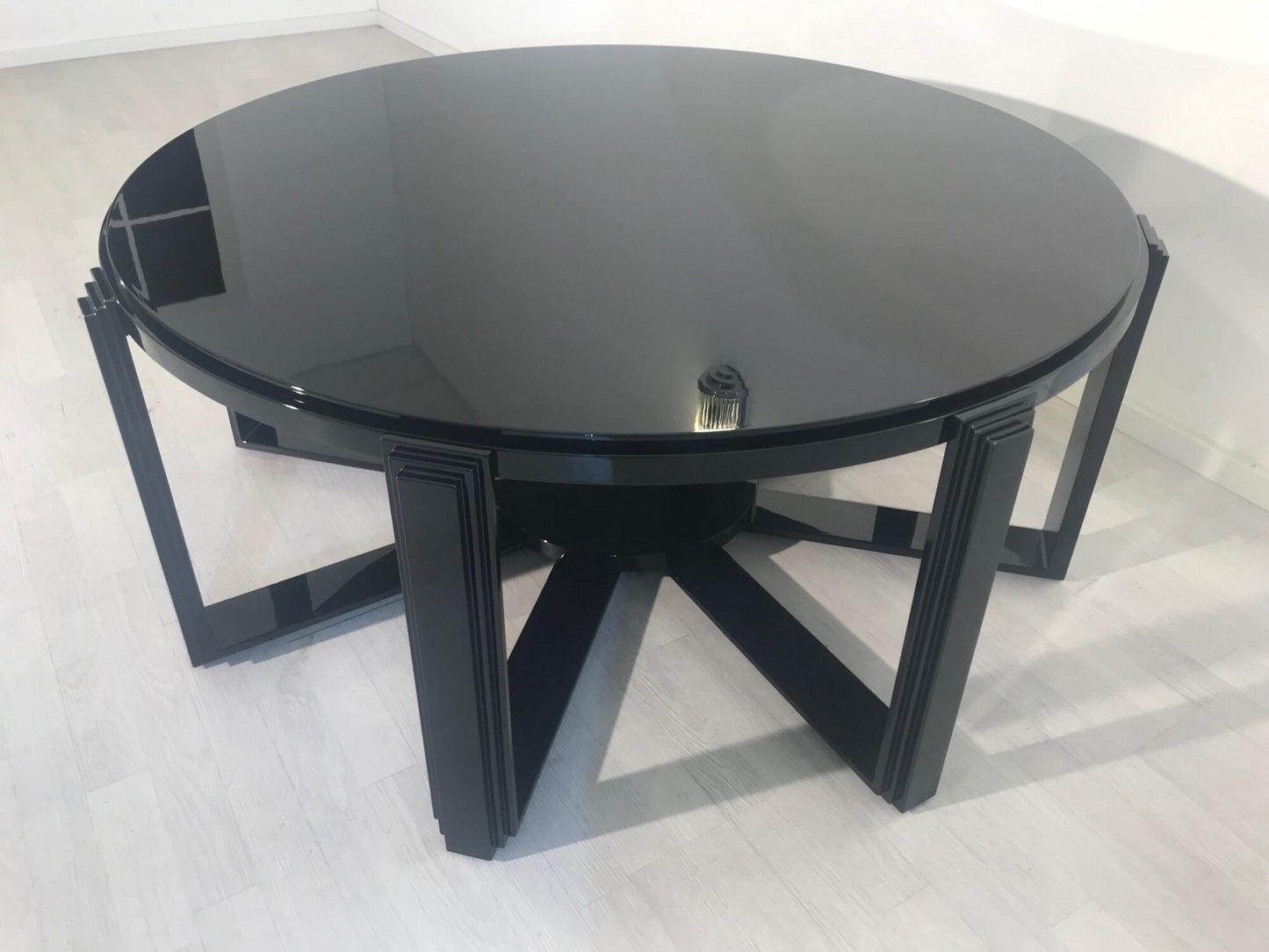Art Deco inspirierter Couchtisch oder Beistelltisch in Hochglanz Schwarz
