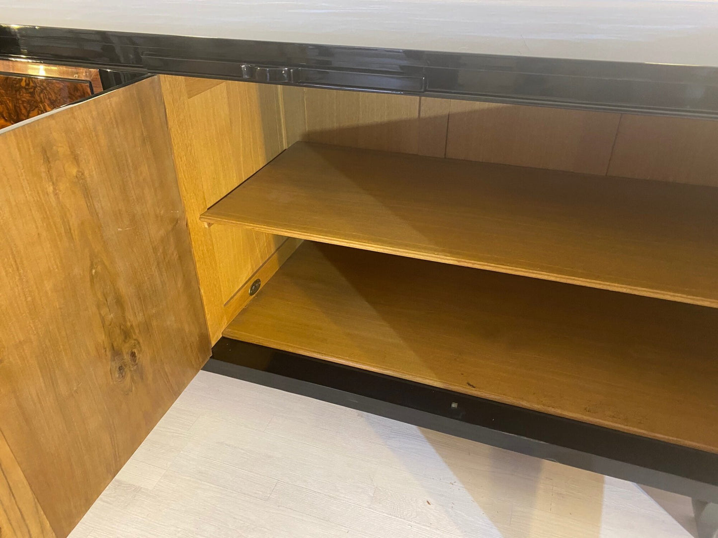 Französisches Art Deco Sideboard Nussbaum 1930er Jahre