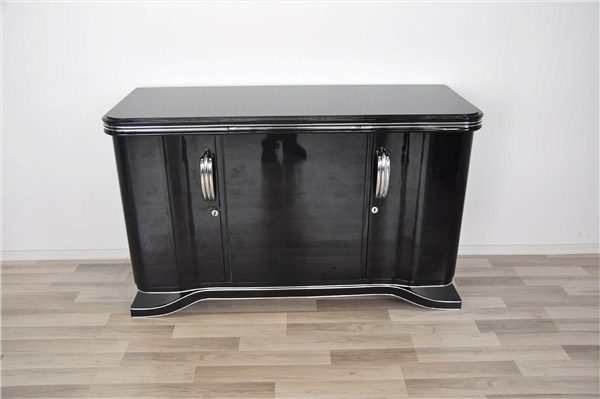 Klassisches Art Deco Sideboard mit Chrombeschlägen