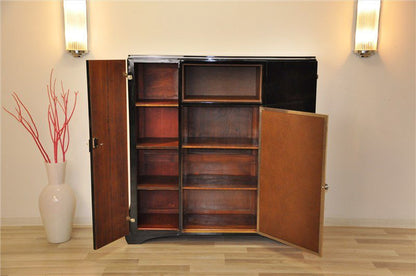 Seltenes Art Deco Sideboard mit einer Menge Stauraum