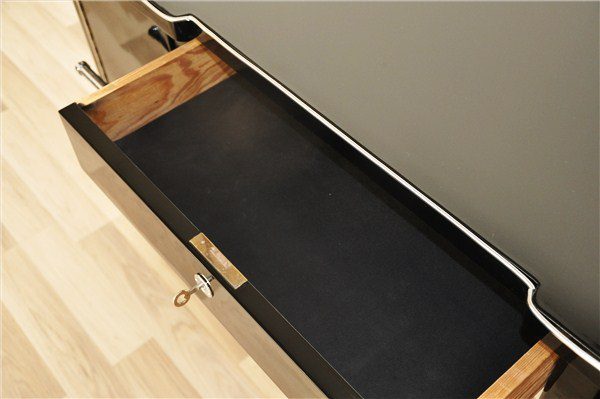 Art Deco Schreibtisch mit Lederapplikationen