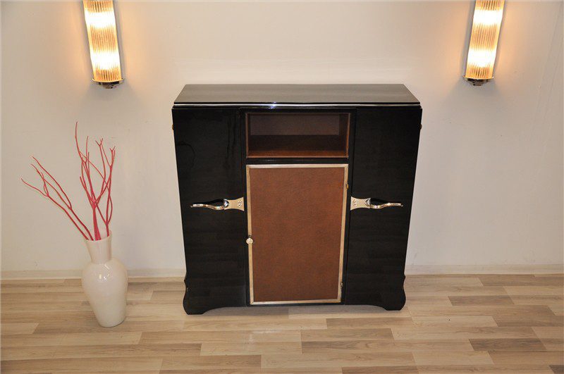 Seltenes Art Deco Sideboard mit einer Menge Stauraum