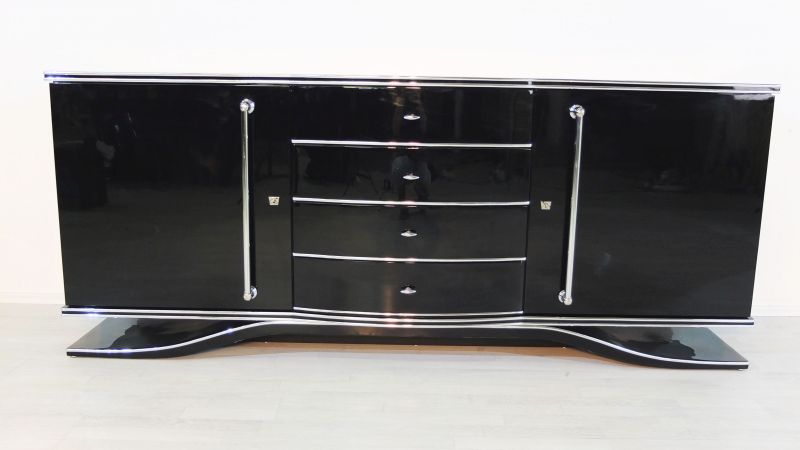 Art Deco XXL- Sideboard mit großen Chromgriffen