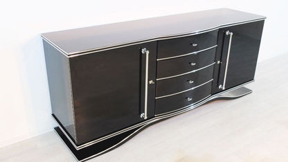 Großes Sideboard im Art-Deco-Stil mit großen Chromgriffen