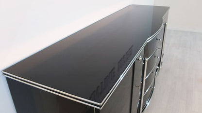 Großes Sideboard im Art-Deco-Stil mit großen Chromgriffen