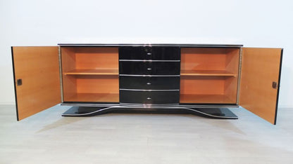 Großes Sideboard im Art-Deco-Stil mit großen Chromgriffen
