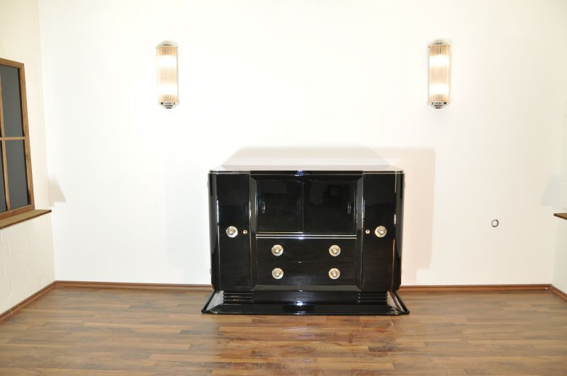 Art Deco Piano Lacquer Sideboard with a great Body