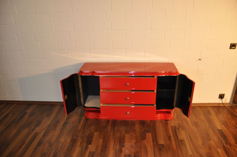 Rotes Art-Deco-Lowboard