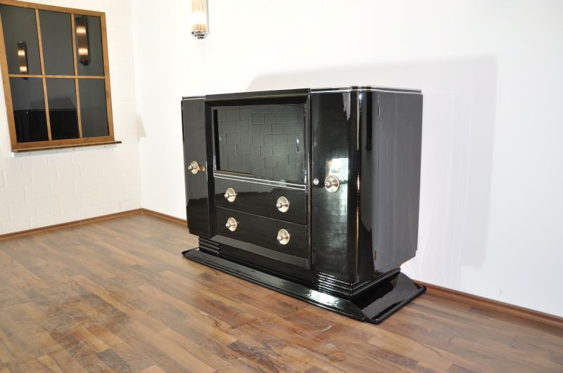 Art Deco Klavierlack Sideboard mit einer tollen Form