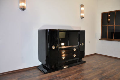 Art Deco Klavierlack Sideboard mit einer tollen Form