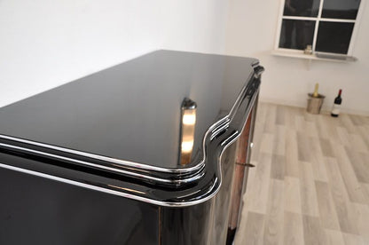 Kommode im Art-déco-Stil aus Walnussholz mit Klavierlack