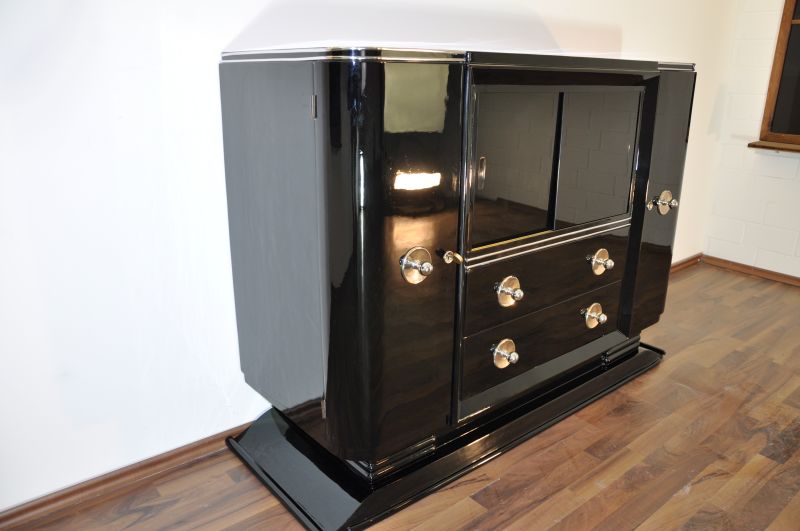 Art Deco Piano Lacquer Sideboard with a great Body