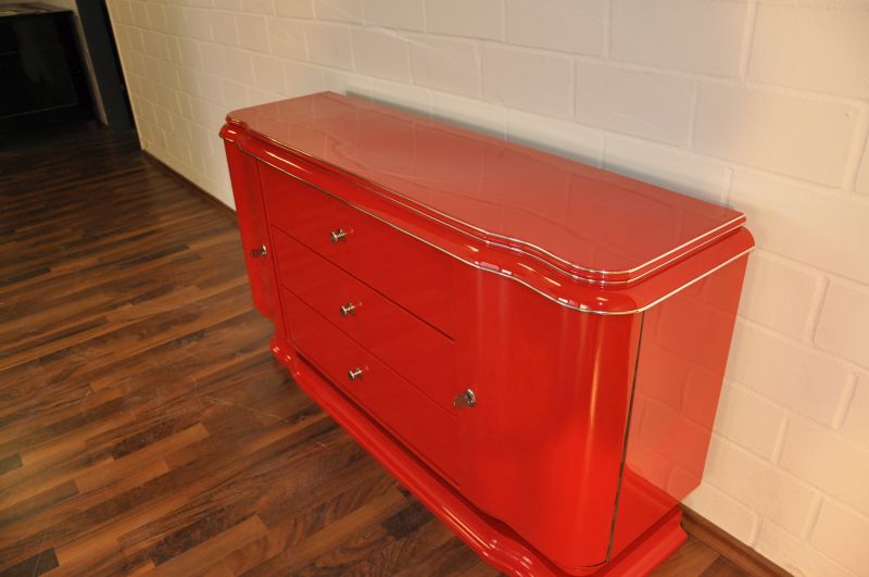 Rotes Art-Deco-Lowboard