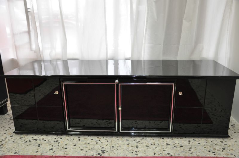 Schwarzes Sideboard im Art-déco-Stil mit Klavierlackierung und Glasböden