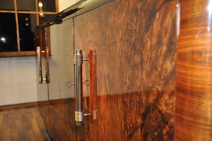 Original 1920er Art Deco Sideboard Wurzelholz mit Messinggriffen