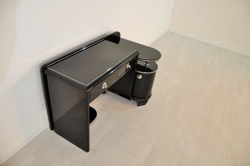 Art Deco Ladysdesk with a uniqe Design
