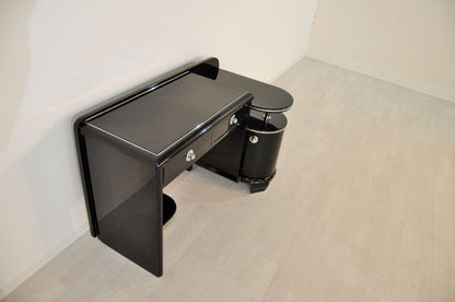 Art Deco Ladysdesk with a uniqe Design