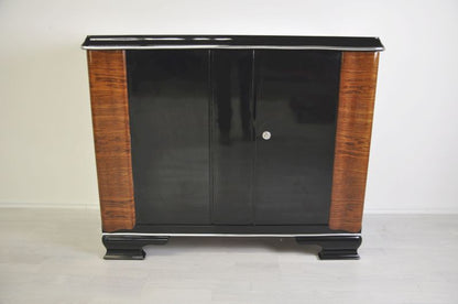 Kommode im Art-Deco-Stil mit Nussbaumholzverzierungen