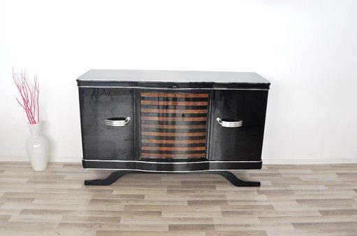 Art-Deco-Sideboard mit gemasertem Walnussfurnier