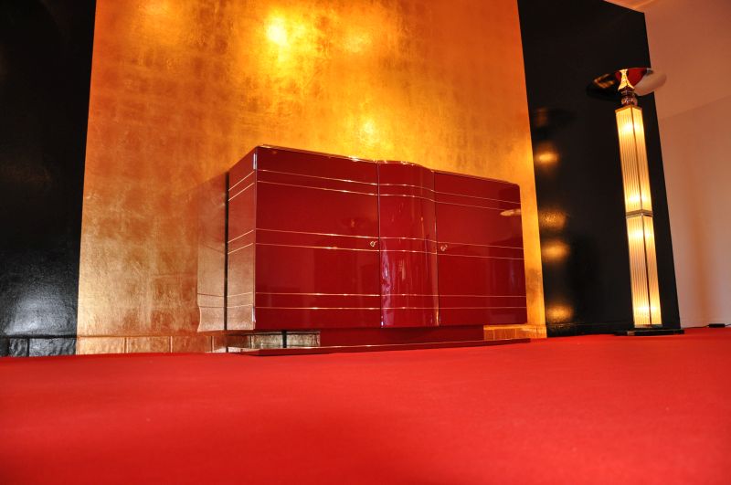 Exklusive Art-déco-Kommode/Chromliner in Rot