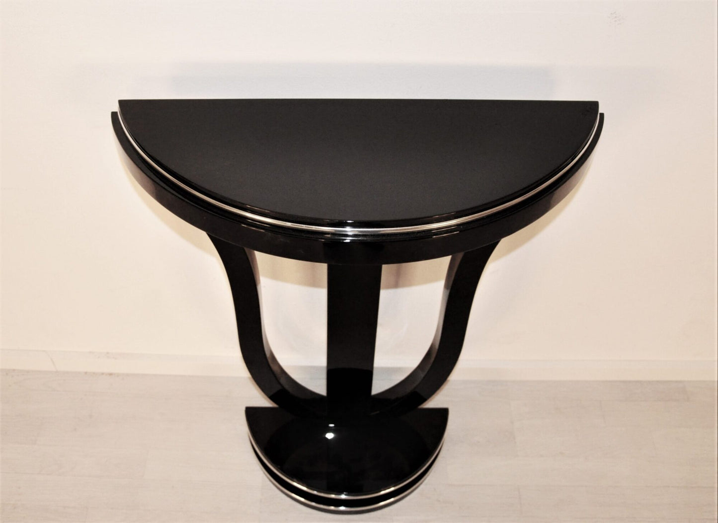 Art Deco Stil Wandkonsole in Klavierlack und Chrom