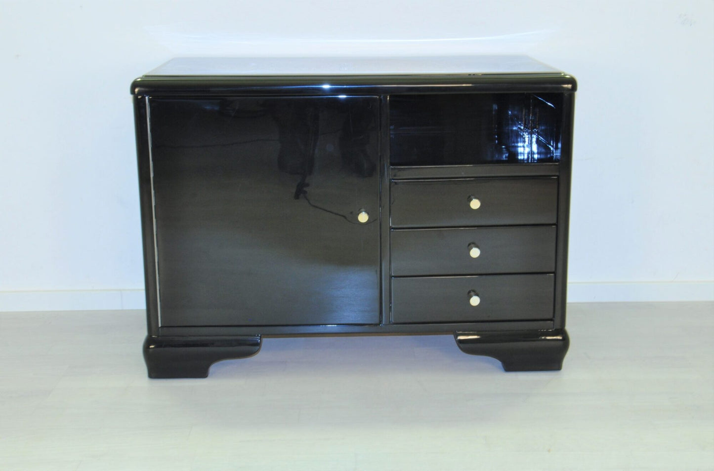Hochglanz-Schwarze Art Deco Kommode mit Tür