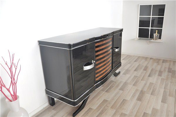 Art-Deco-Sideboard mit gemasertem Walnussfurnier