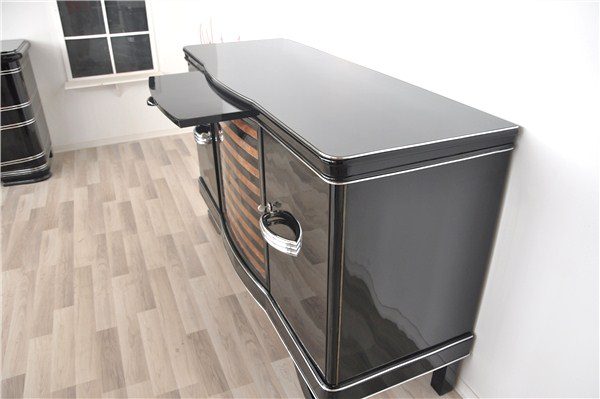 Art-Deco-Sideboard mit gemasertem Walnussfurnier