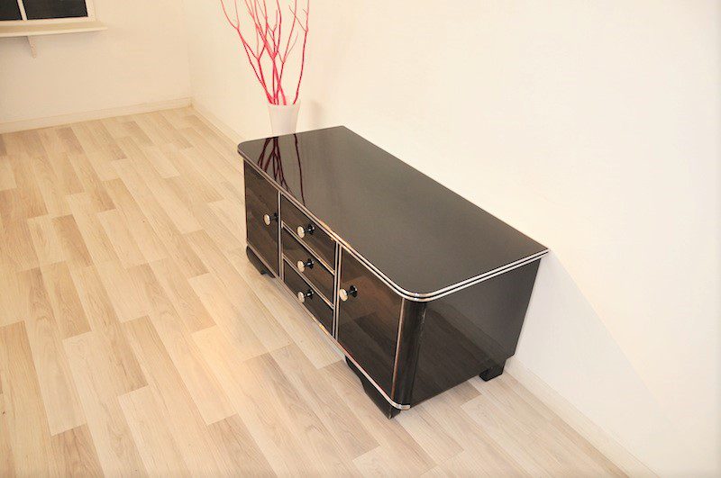 Schwarze, hochglänzende Kommode aus dem Art déco